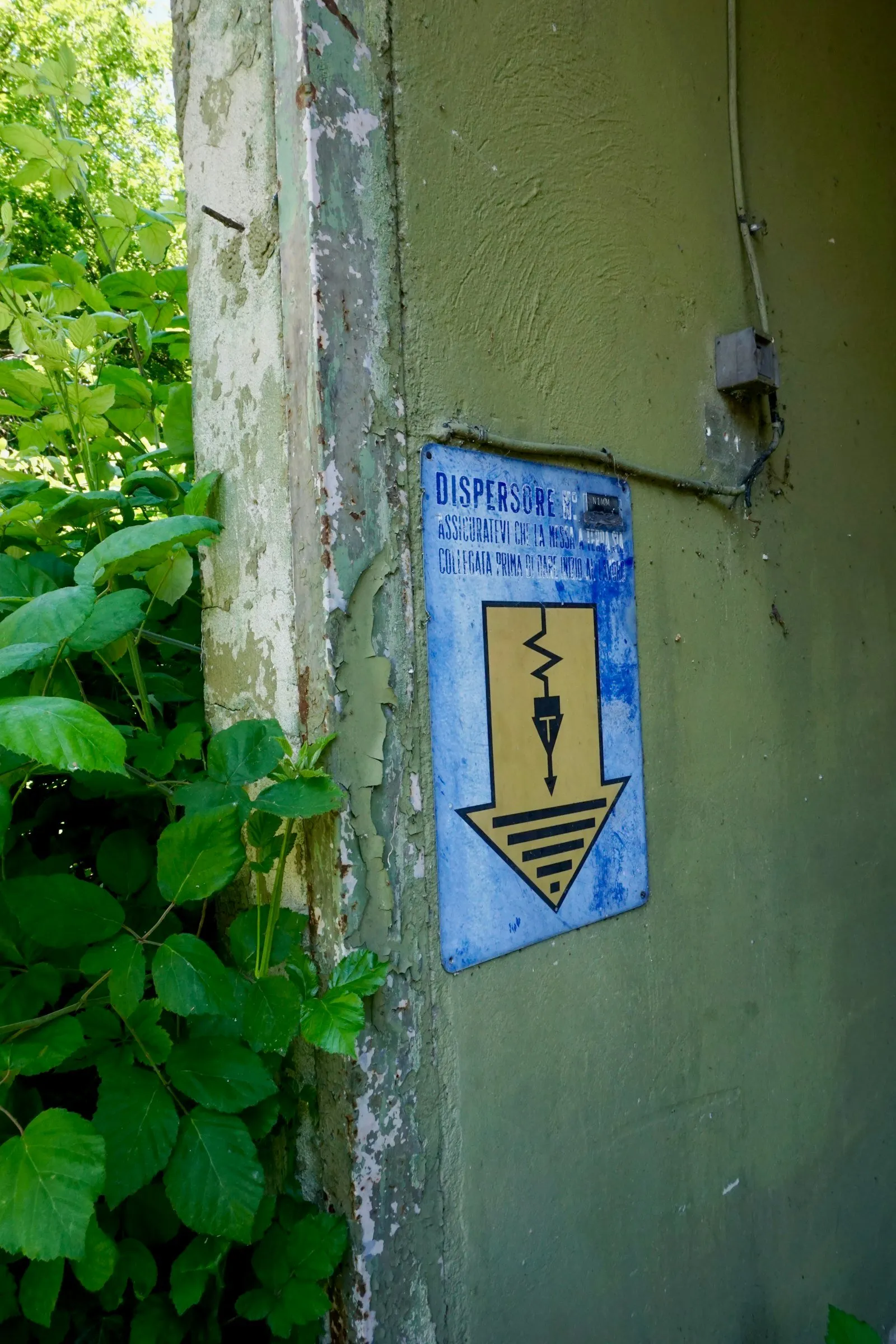 An industrial electrical warning label